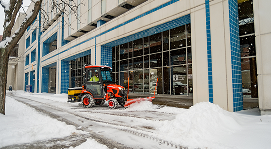 How to Choose a Snow Removal Contract for Your Commercial Property